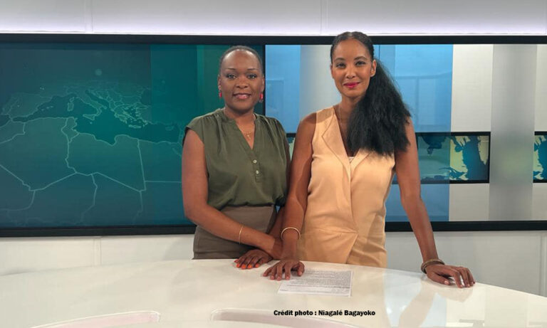 Dr Niagalé Bagayoko à droite après une émission sur TV5 Monde Afrique avec la journaliste Dominique Tchimbakala à gauche sur la situation au Niger. Crédit photo : https://www.instagram.com